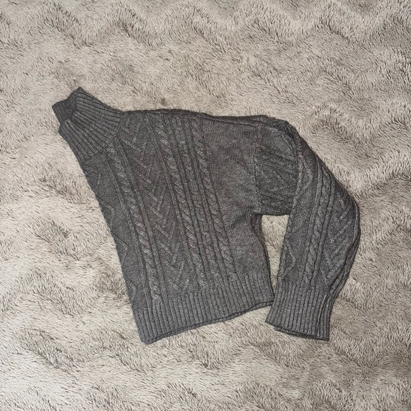 Chunky Knit Cropped Sweater - Picture 7 of 9